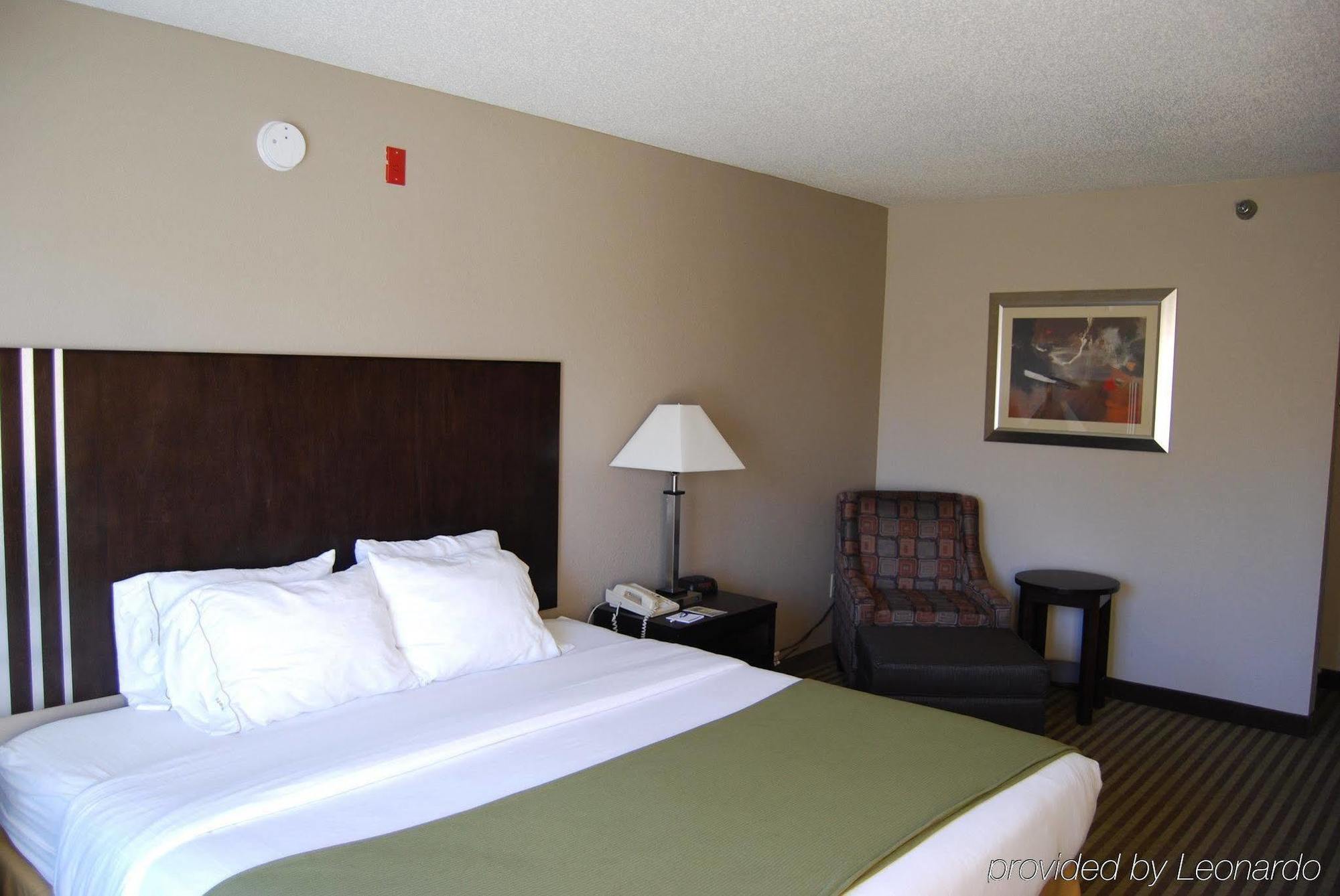 Holiday Inn Express & Suites Tell City By Ihg Стая снимка